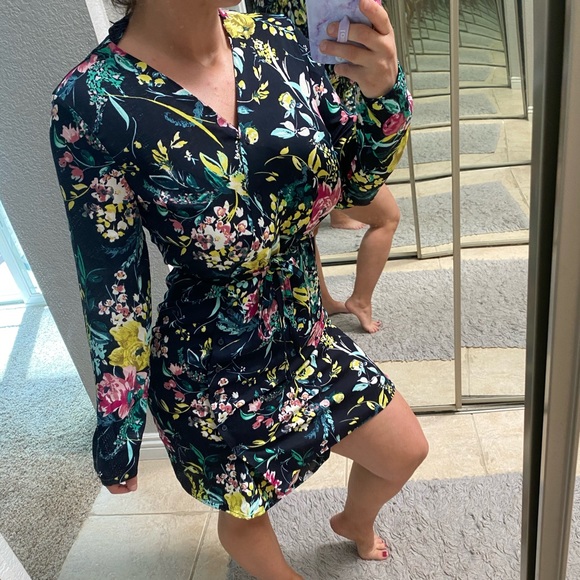Vero Moda Dresses & Skirts - VERO MODA FLORAL WRAP DRESS